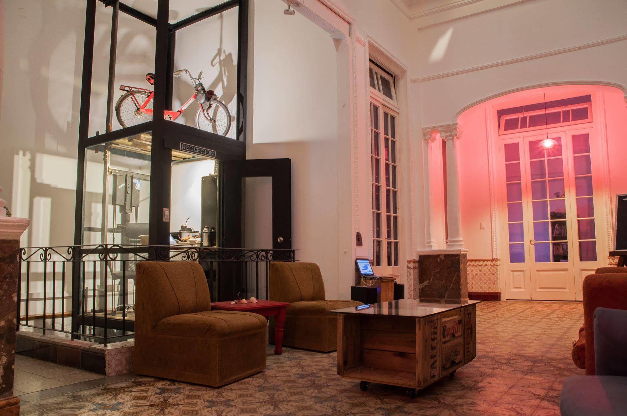 مونتيفيديو Blanes Hostel المظهر الخارجي الصورة